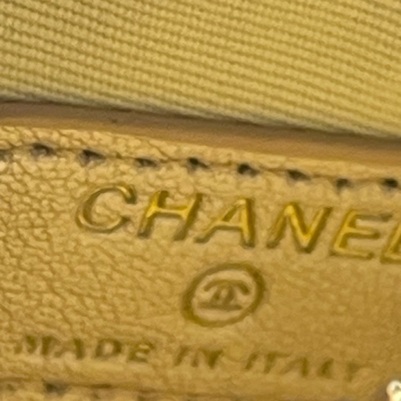 NEW CHANEL MATELASSE COCO MARK YEAR CHAMPAGNE GOLD LAMBSKIN COIN/AIRPODS CASE - Picture 11 of 12